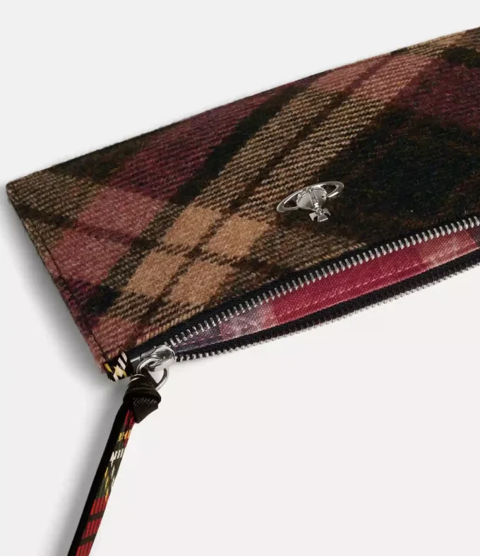 Liten platt zip-clutch